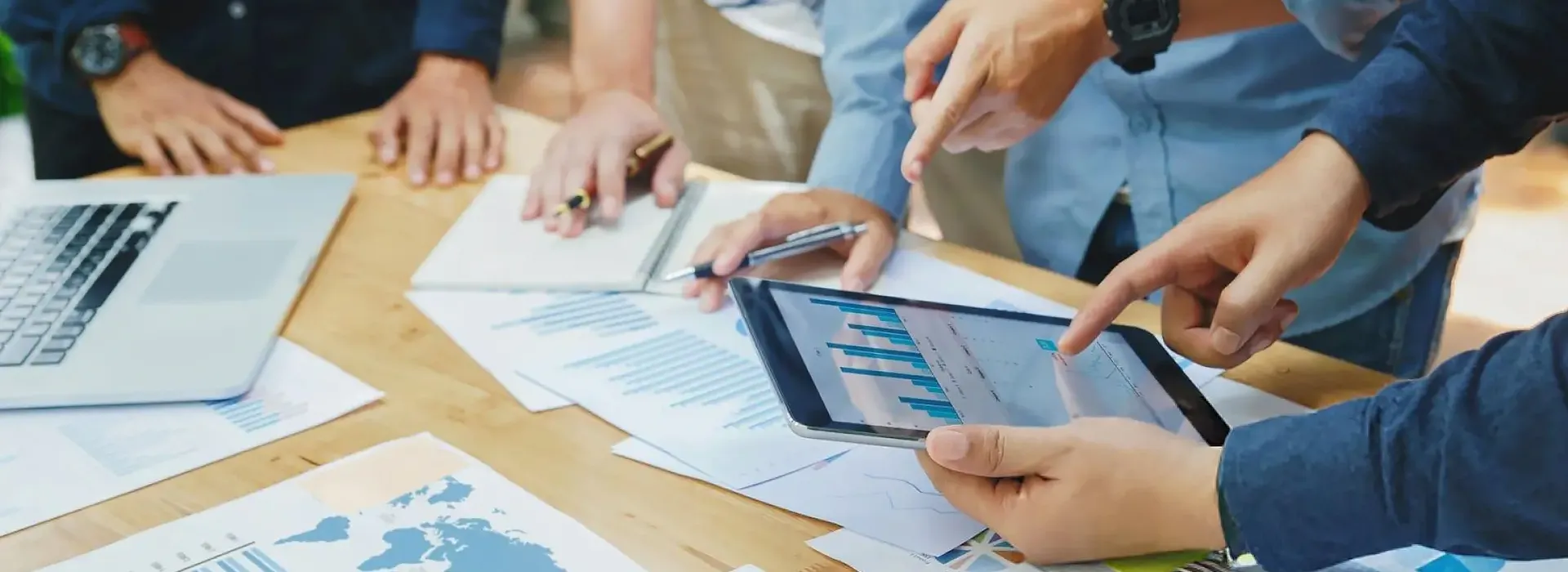 financial-report-banner.webp